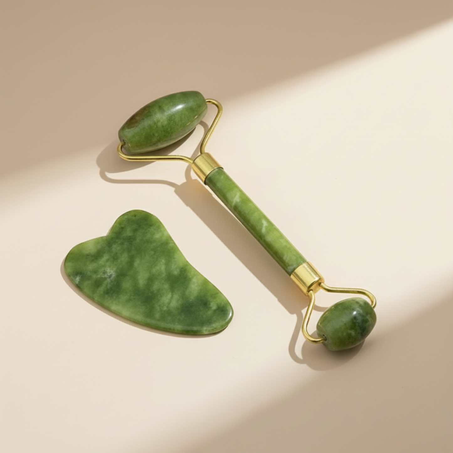 Jade Glow Sculpt Set → Associe éclat, fermeté et massage facial