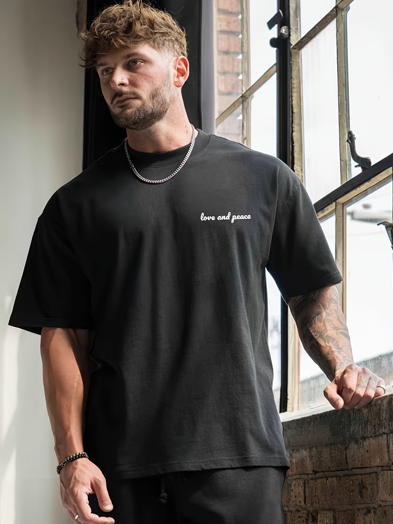 LOVE AND PEACE Alphabet Design Crew Neck Short Sleeve T-shirt For Men, Casual And Chic Cotton Tops For Daily Wear And Vacation Resorts - La Tienda Bella