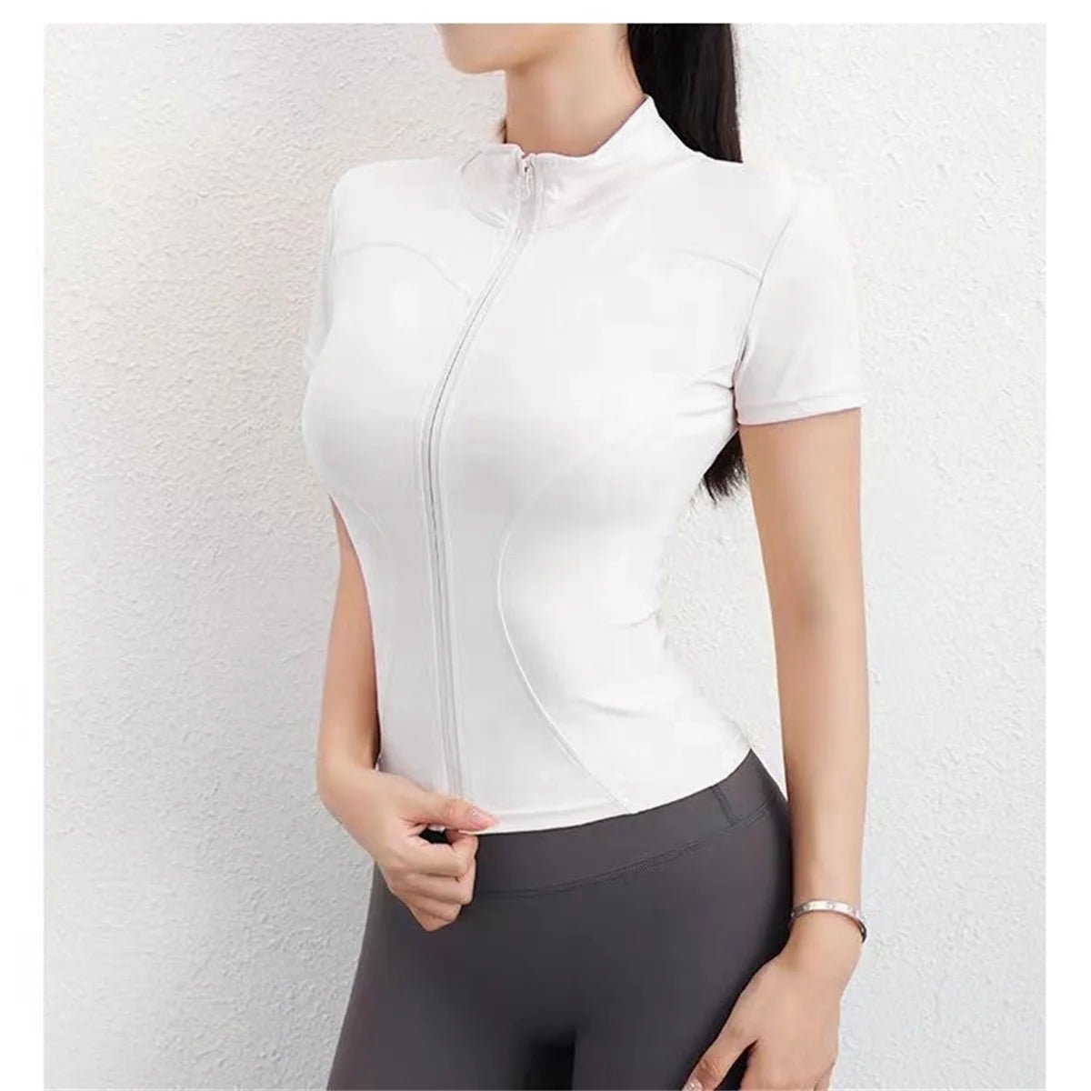 Women's Slim Fit Yoga Top – Zippered Stand Collar Short Sleeve Workout Shirt - La Tienda Bella